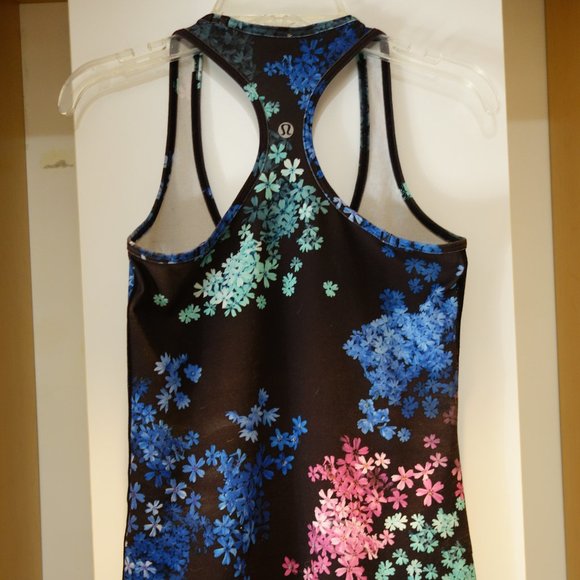 Lululemon Petal Pop tank top in black w teal, blue & pink floral print size 2-4 - Picture 3 of 12